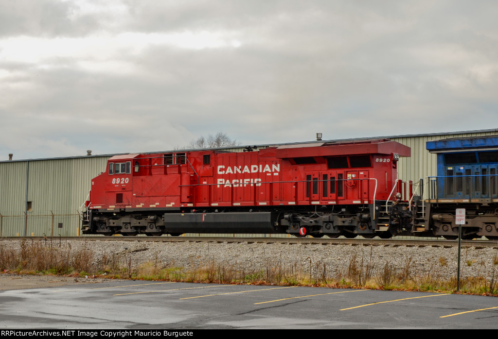 CP ES44AC Locomotive